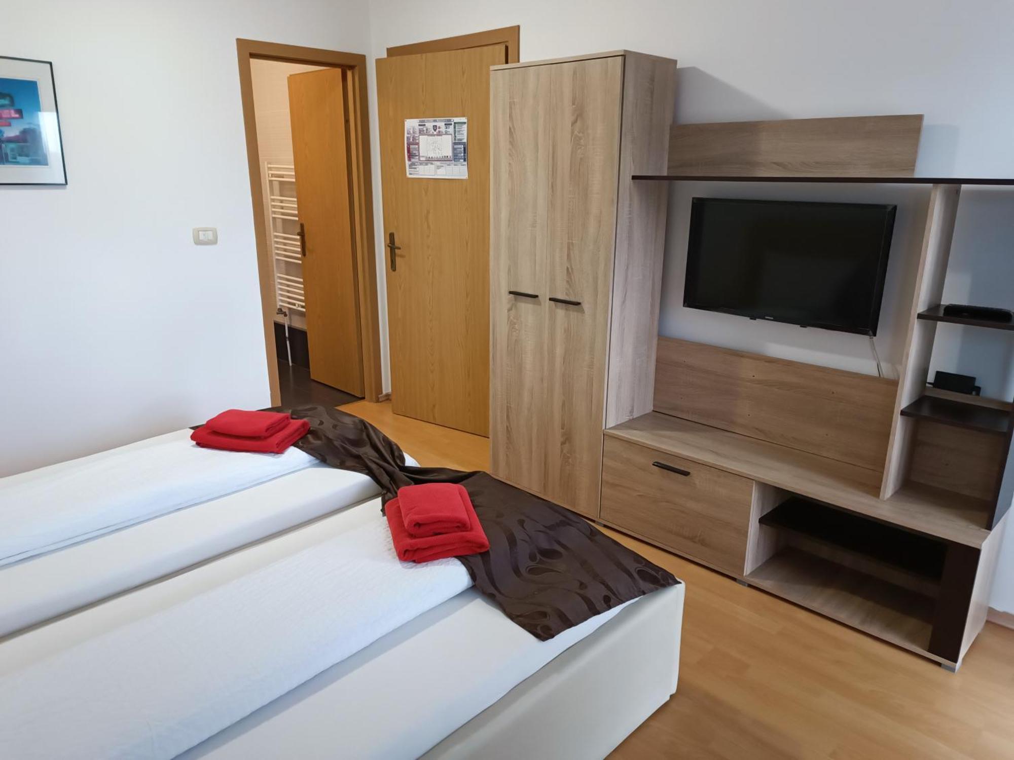 Family Pension Arad Exterior photo
