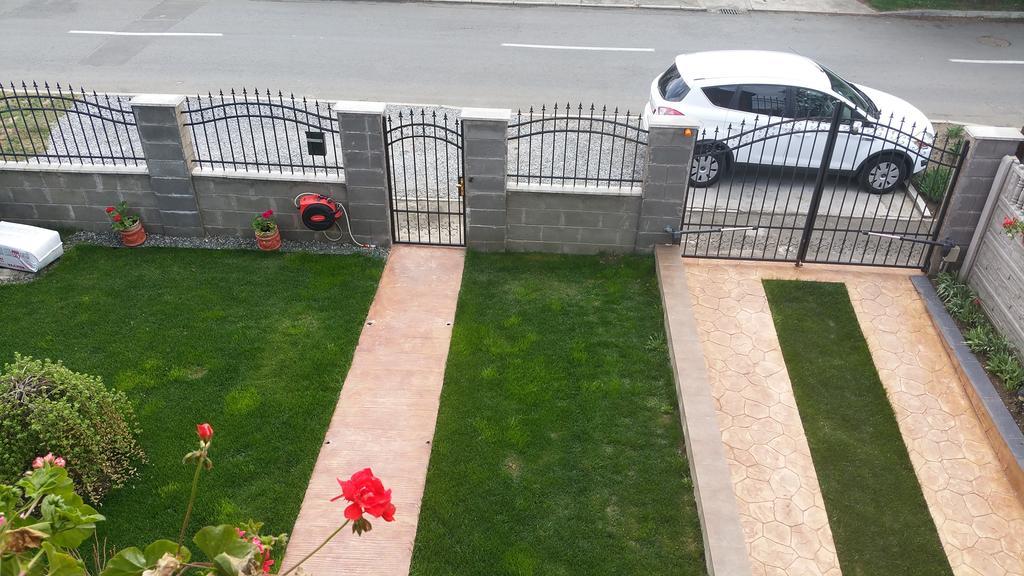 Family Pension Arad Exterior photo
