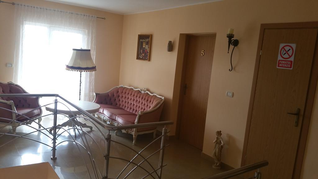 Family Pension Arad Exterior photo