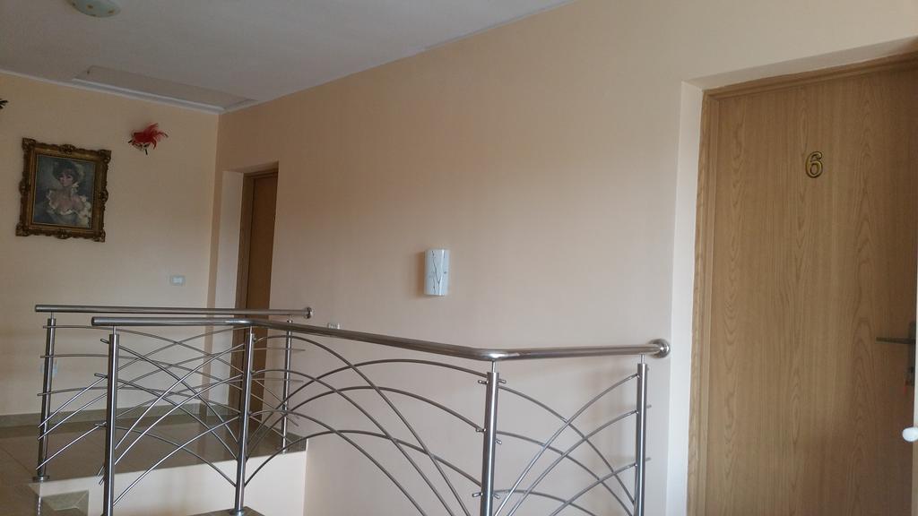 Family Pension Arad Exterior photo