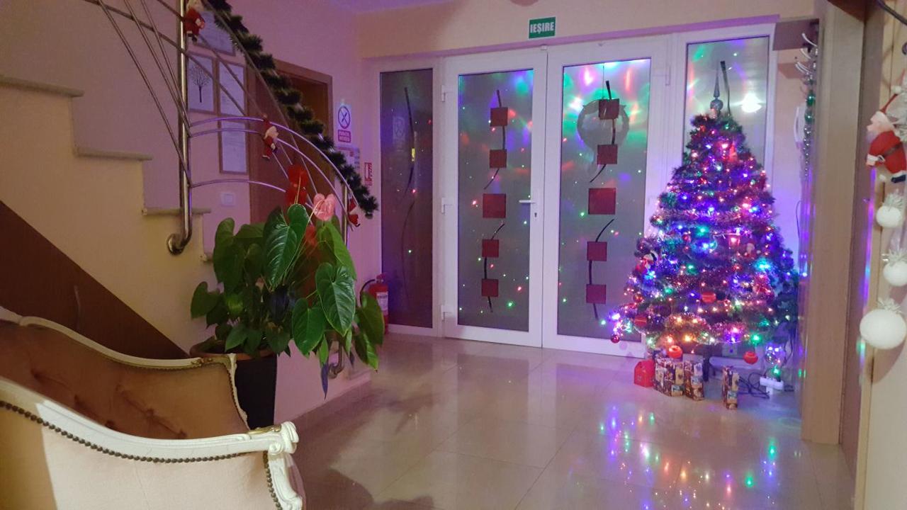 Family Pension Arad Exterior photo