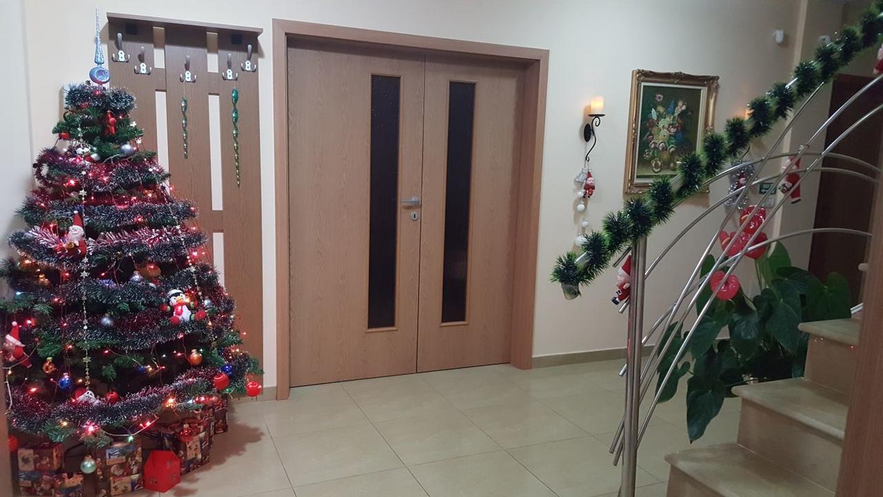 Family Pension Arad Exterior photo